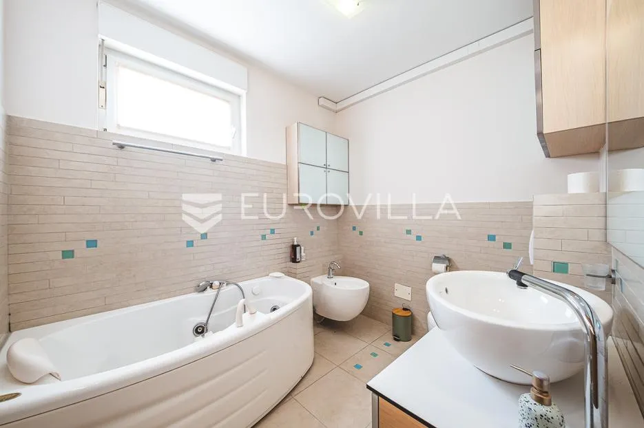 zagreb, zelenjak, prekrasan četverosoban dvoetažni stan, 120 m² - slika 11