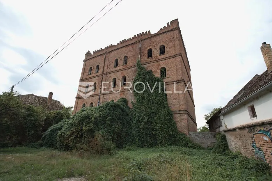 Osijek, Bilje, prodajemo stari mlin površine 850 m2.