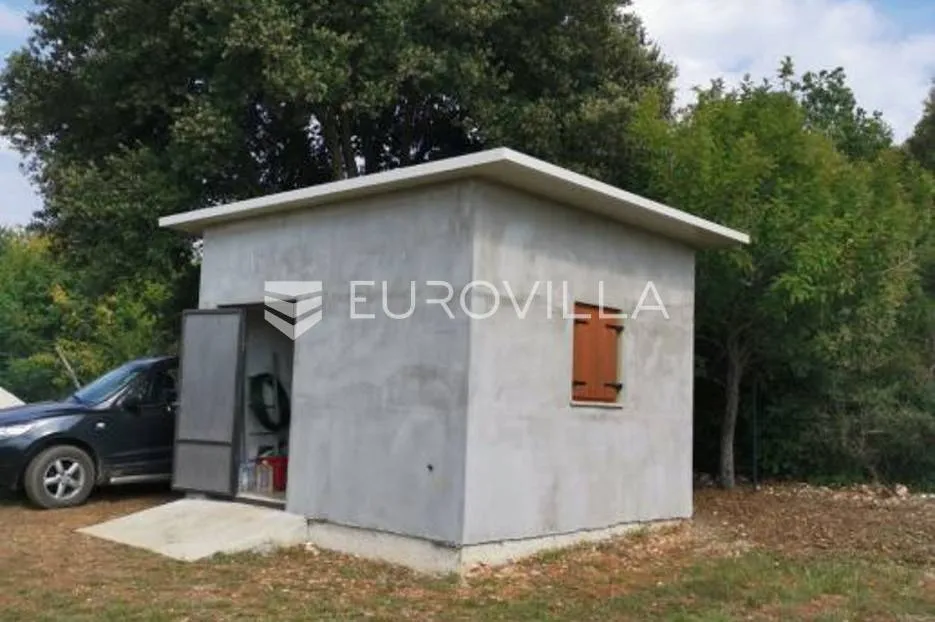 rovinj, poljoprivredno zemljište veličine 4798 m2 sa upisanim objektima - slika 3