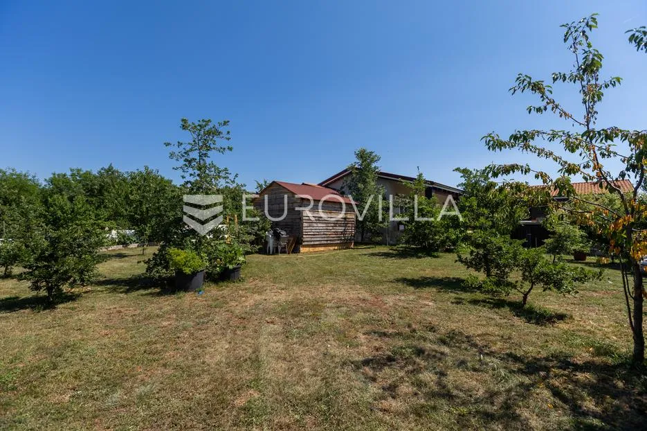 istra, svetvinčenat, samostojeća prizemnica s vrtom i bazenom - slika 30