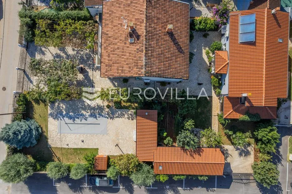 istra, pula, dvije kuće s bazenom na prostranoj okućnici - slika 7