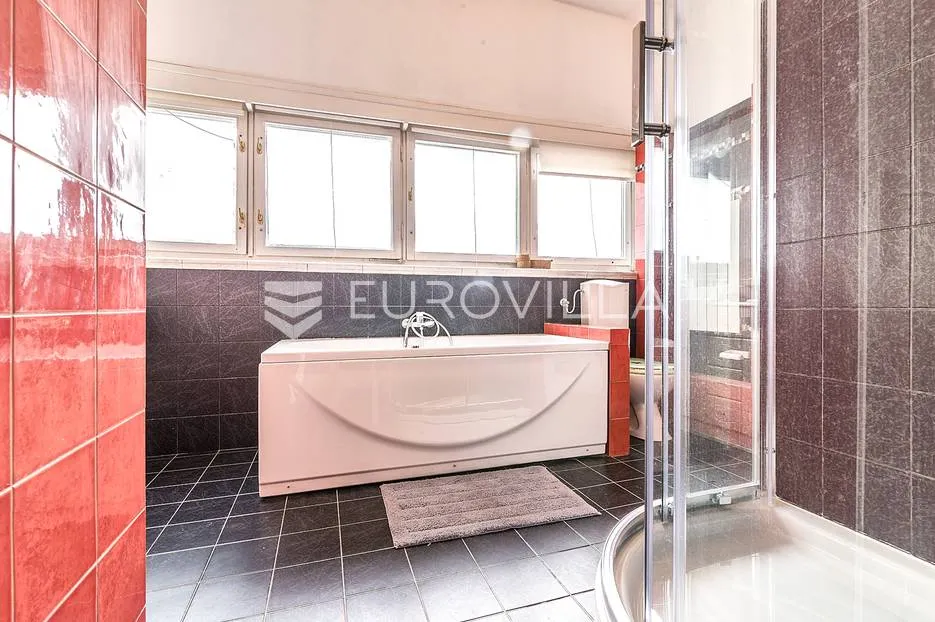 zagreb, centar, blizina hotela sheraton, dvosoban stan 72 m² s loggiom i balkonom - slika 6