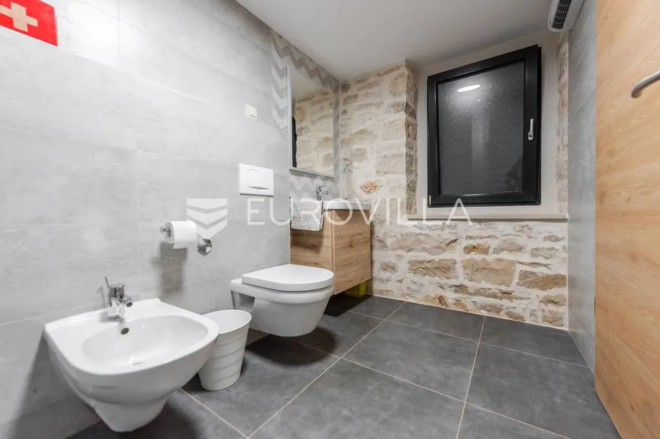 istra, umag, autentična istarska kamena kuća 260 m², okružena zelenilom, 1349 m² okućnice - slika 57