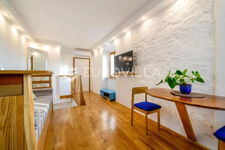 šibenik, stara gradska jezgra, renoviran stan sa 3 stambene jedinice - slika 19