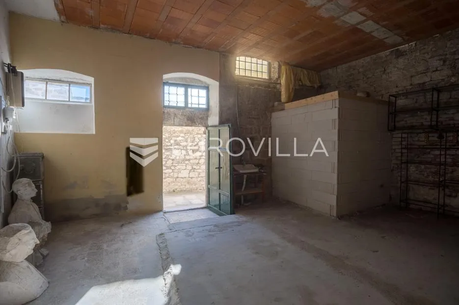 šibenik, stara gradska jezgra, povijesna palača iz 12. stoljeća - slika 17