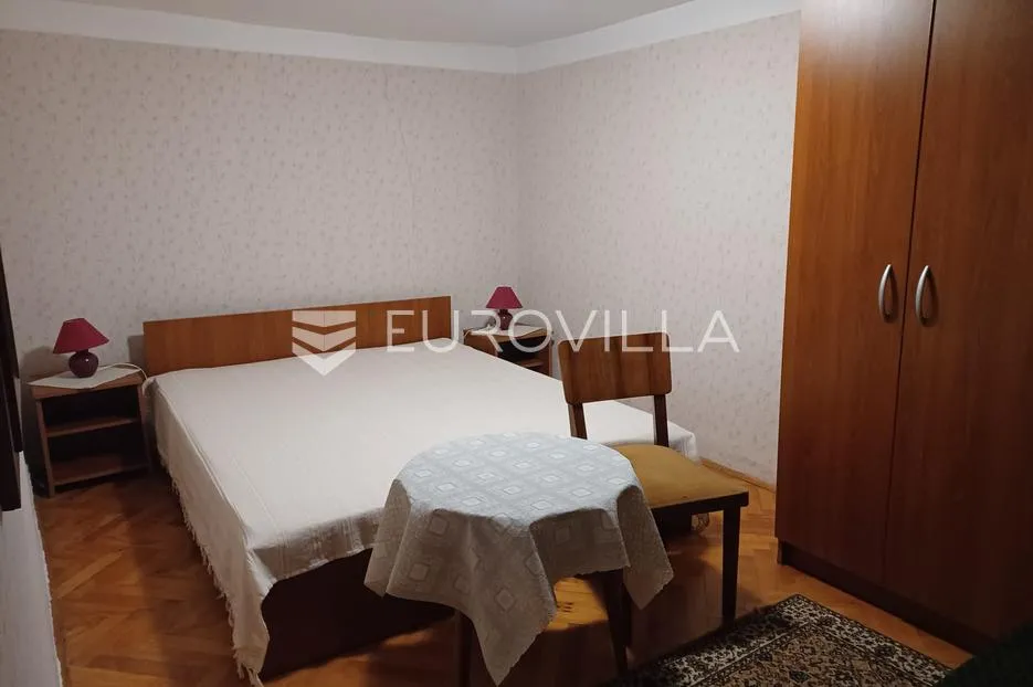 novi vinodolski, kuća, peterosoban stan 139 m² sa poslovnim prostorom 25 m², garaža, 300 m od mora - slika 3