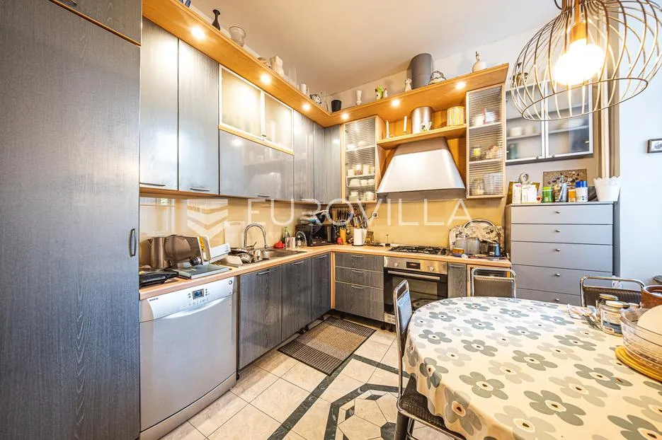 zagreb, centar, deželićeva ulica, prekrasan peterosoban stan 135 m² - slika 8