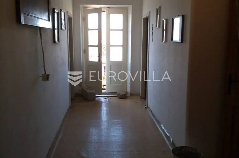 hvar, sućuraj, kuća na samoj rivi za adaptaciju - slika 5