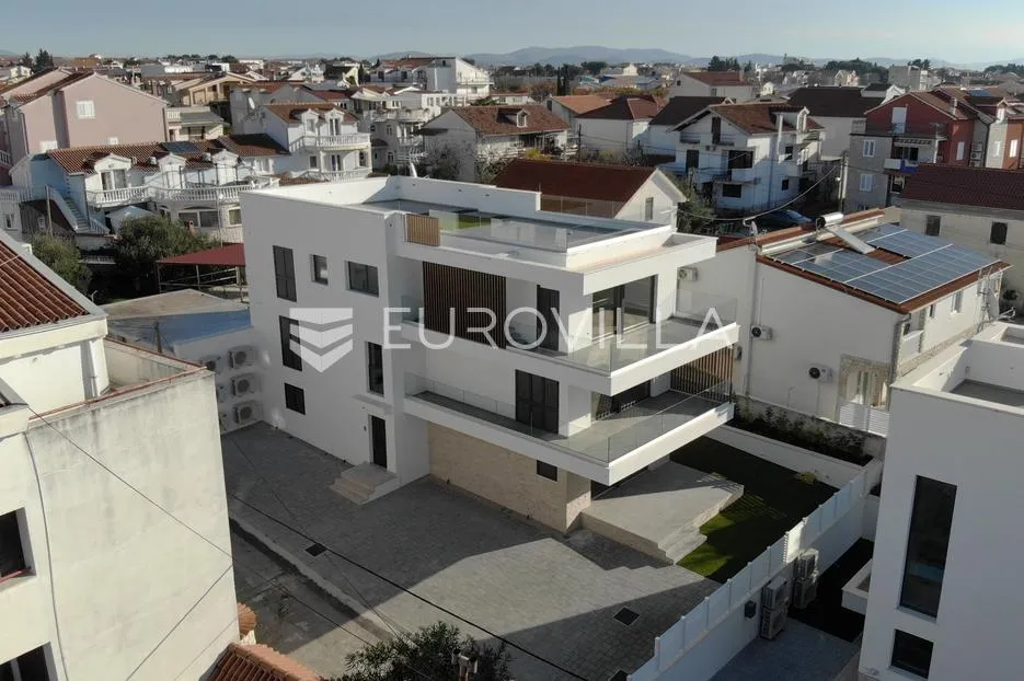 vodice, novogradnja, penthouse s krovnom terasom i pogledom na more, 141,80 m² - slika 3