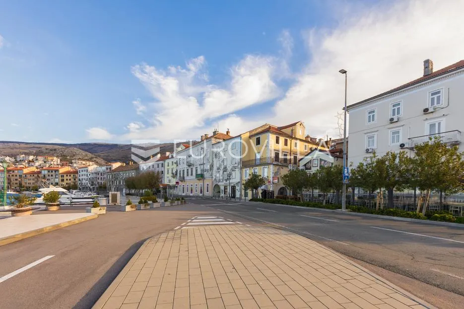 senj, poslovni prostor od 285 m² u centru grada uz obalu - slika 2