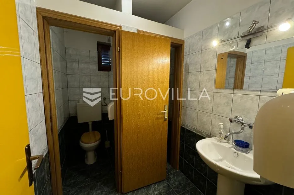 vrpolje, kvalitetna višenamjenska zgrada od 800 m² - slika 24