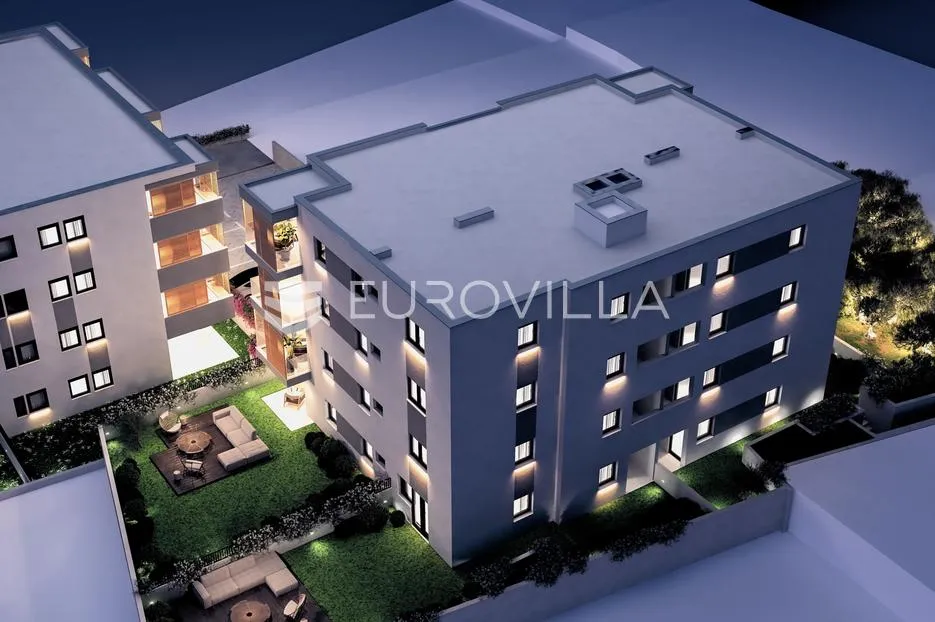 split, visoka, novogradnja s vrtom - slika 20