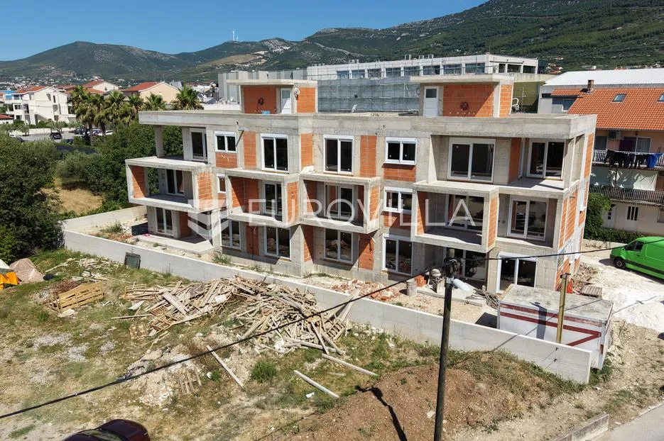 kaštel lukšić, trosoban penthouse s krovnom terasom i dva parkirna mjesta - slika 3