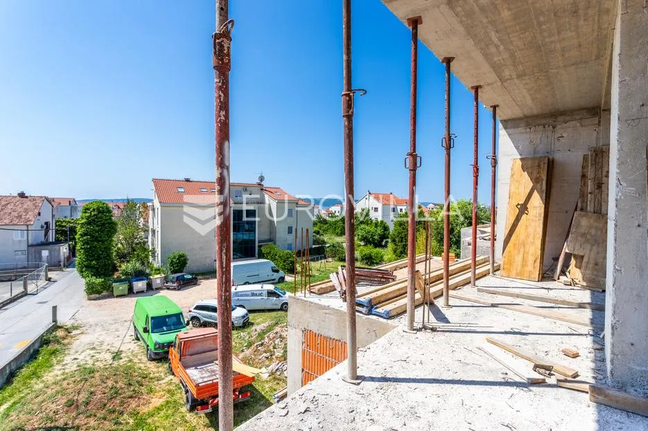 kaštel lukšić, trosoban penthouse s krovnom terasom i dva parkirna mjesta - slika 22