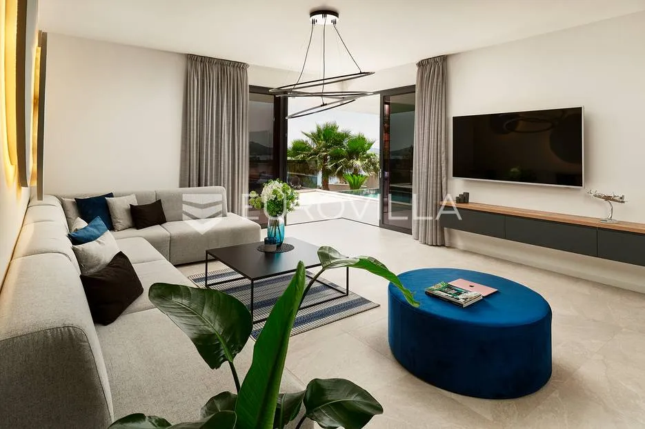 trogir - marina, luksuzna vila s bazenom i wellnessom - slika 9