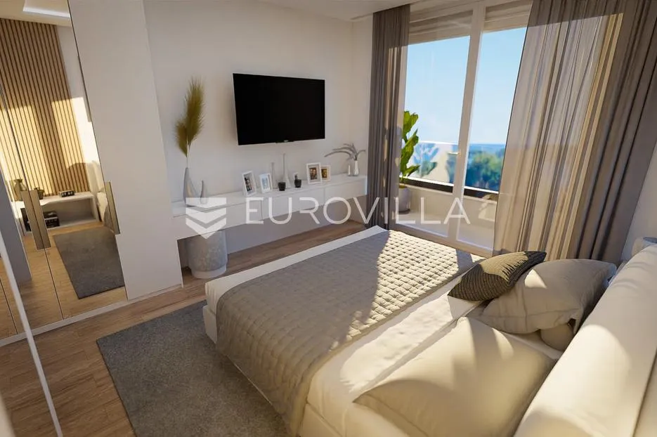 istra, rovinj, luksuzan stan na prvom katu s tri spavaće sobe s pogledom na more nadomak centra - slika 4