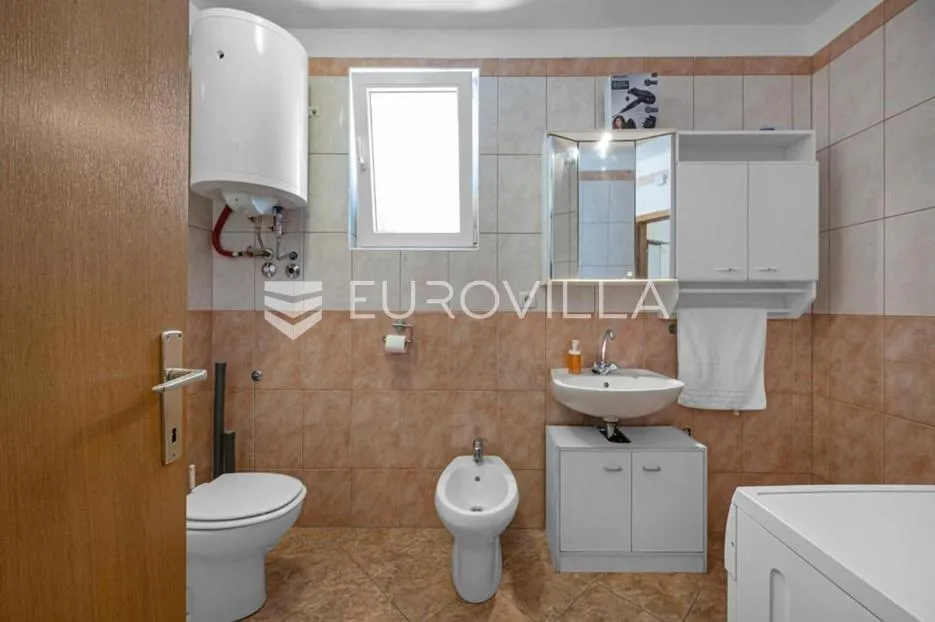 skradin, dubravice, kuća sa 7 apartmana i velikim bazenom, 760 m² - slika 22