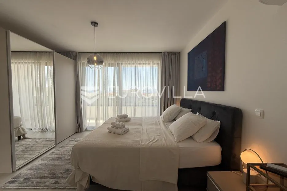 kaštel stari, moderna vila s bazenom i pogledom na more - slika 13