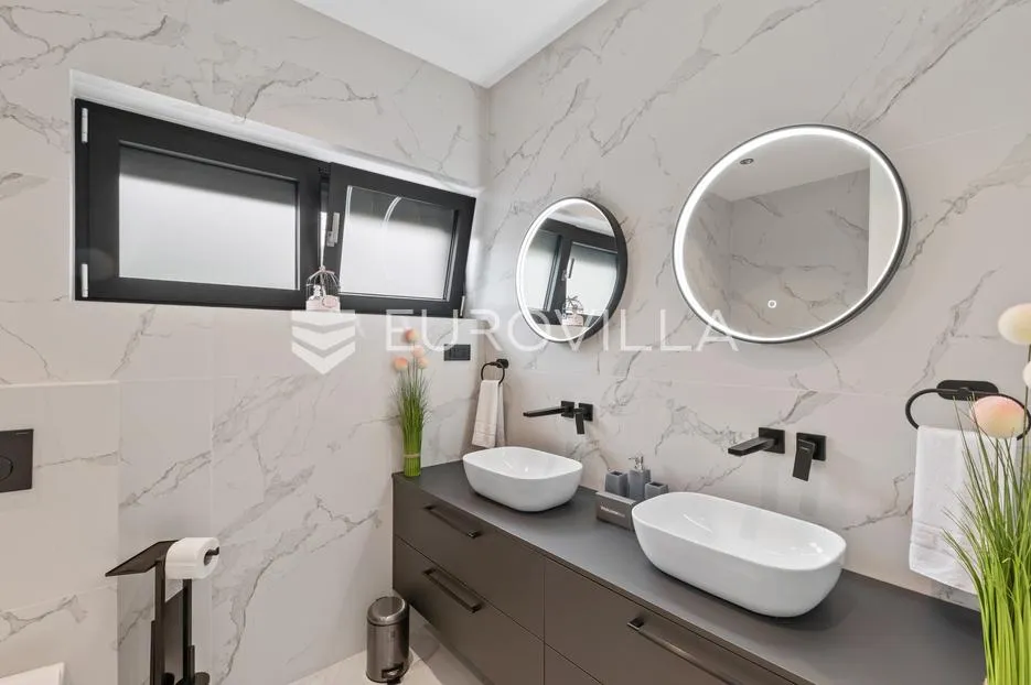 opatija okolica, mihotići, luksuzna vila 342 m² s infinity bazenom i wellnessom - slika 30