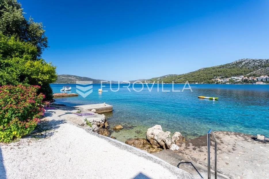 trogir, seget vranjica prekrasna kuća prvi red do mora - slika 28