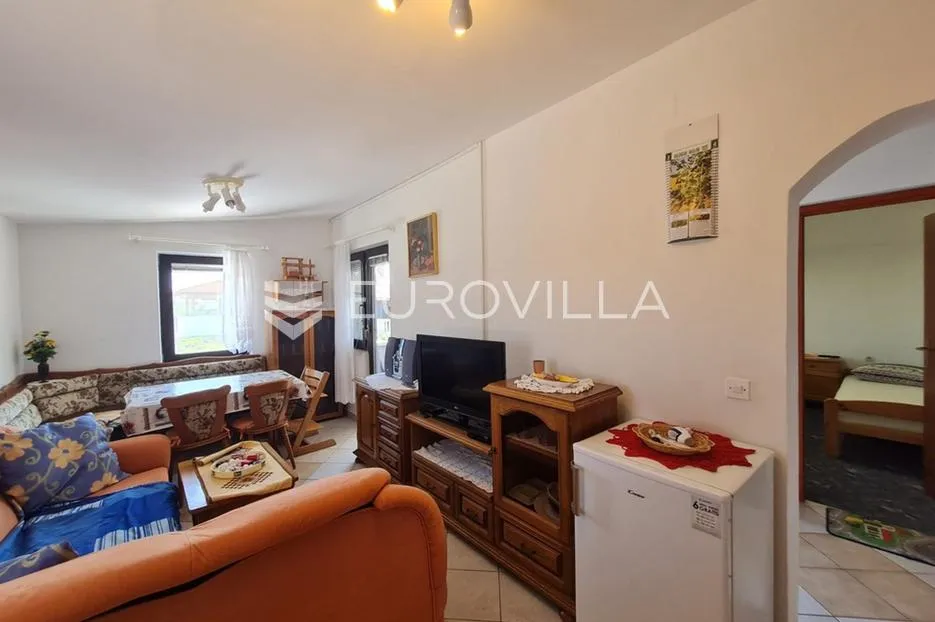 vir, nekretnina na izvrsnoj lokaciji, 40 m od mora, s dva odvojena apartmana - slika 19