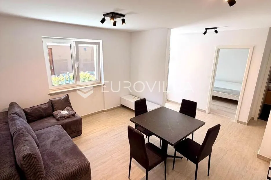 Istra, Novigrad, namješten stan s velikom terasom i parkirnim mjestom, blizu mora i centra - Bužinija, Novigrad