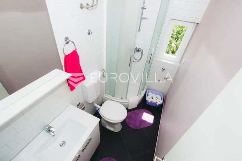 kaprije, prekrasna kuća s apartmanima, 180 m² - slika 18