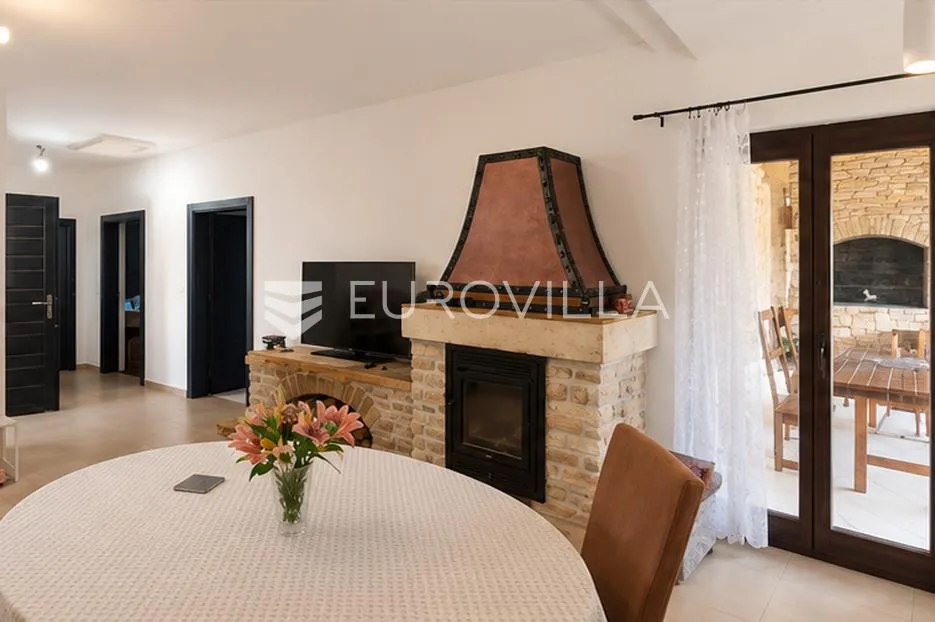 vir, samostojeća prizemnica s garažom i mediteranskim vrtom, 120 m od mora - slika 9