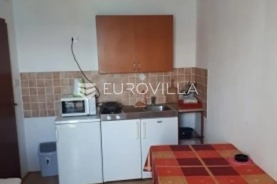 zadar, vir dvojna kuća sa šest apartmana prvi red do mora, površine 228 m² - slika 11
