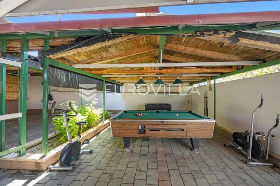 skradin, dubravice, kuća sa 7 apartmana i velikim bazenom, 760 m² - slika 7