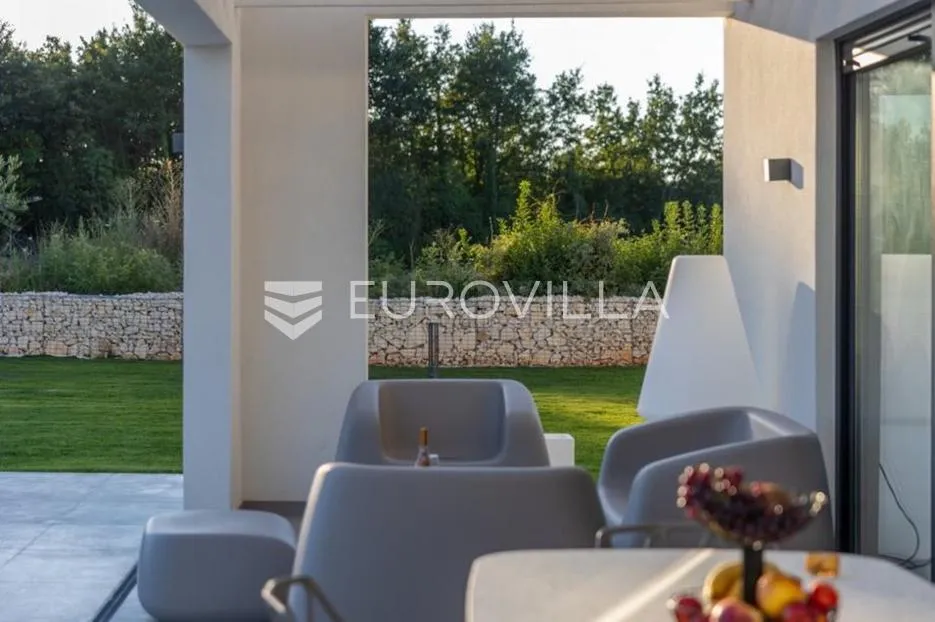 istra, svetvinčenat, luksuzna villa modernog dizajna - slika 18