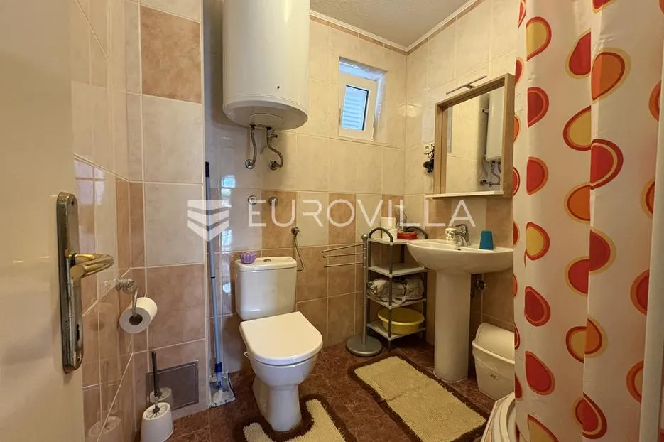 vodice, kuća s 5 apartmana, 278 m² - slika 27