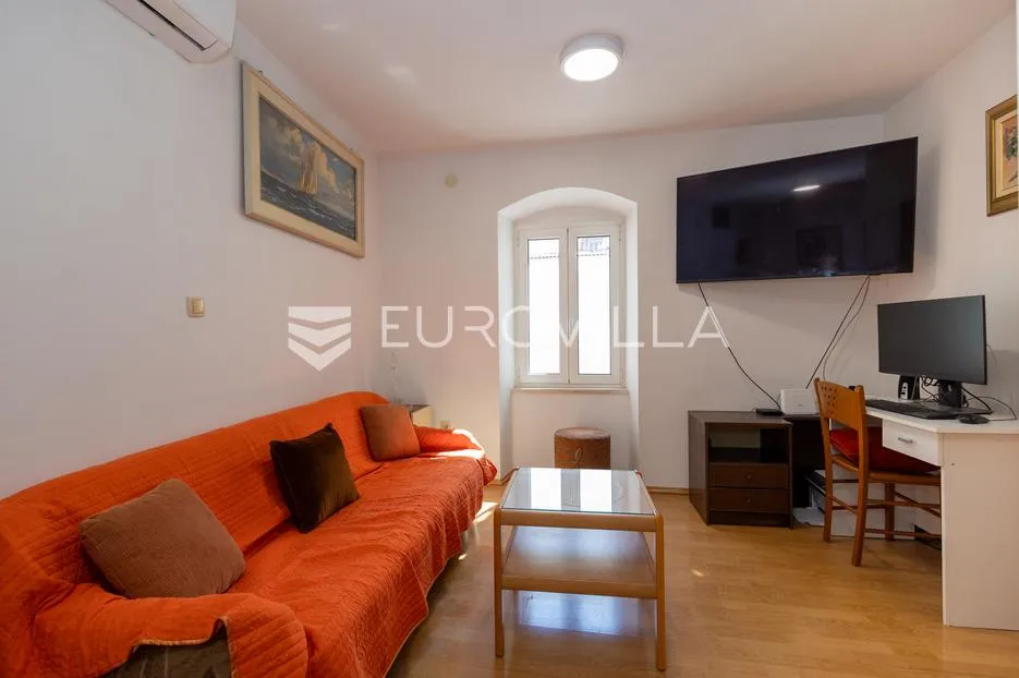 split, varoš, jednosoban stan 40 m² s dodatnih 11 m² prolaza - slika 3