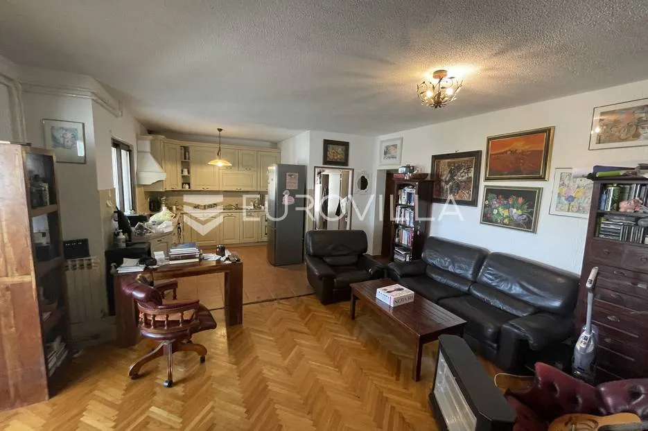 otok rab, barbat, villa sa pet apartmana 500 m² s bazenom - slika 5