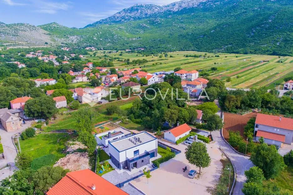 dugopolje, luksuzna vila s unutarnjim bazenom i teniskim terenom - slika 10