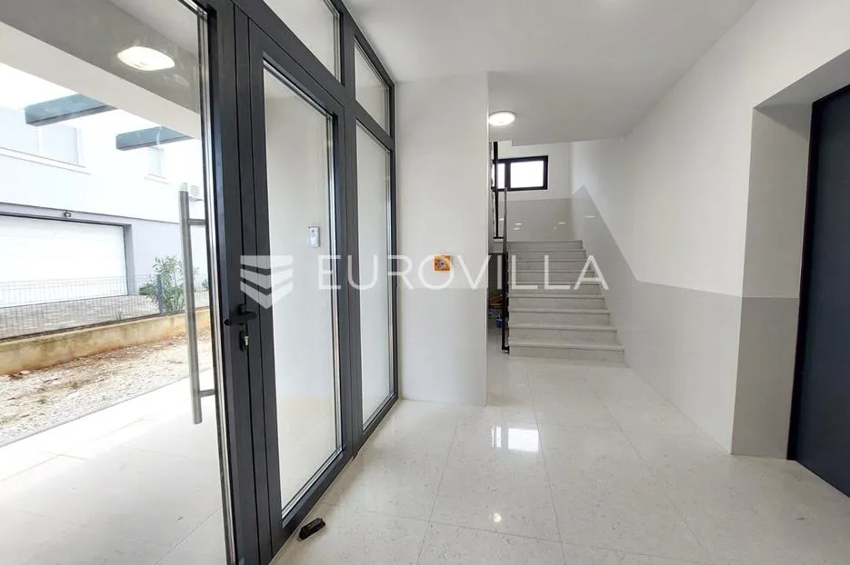 istra, pula, štinjan, stan s velikim privatnim vrtom 950m od plaže - slika 16