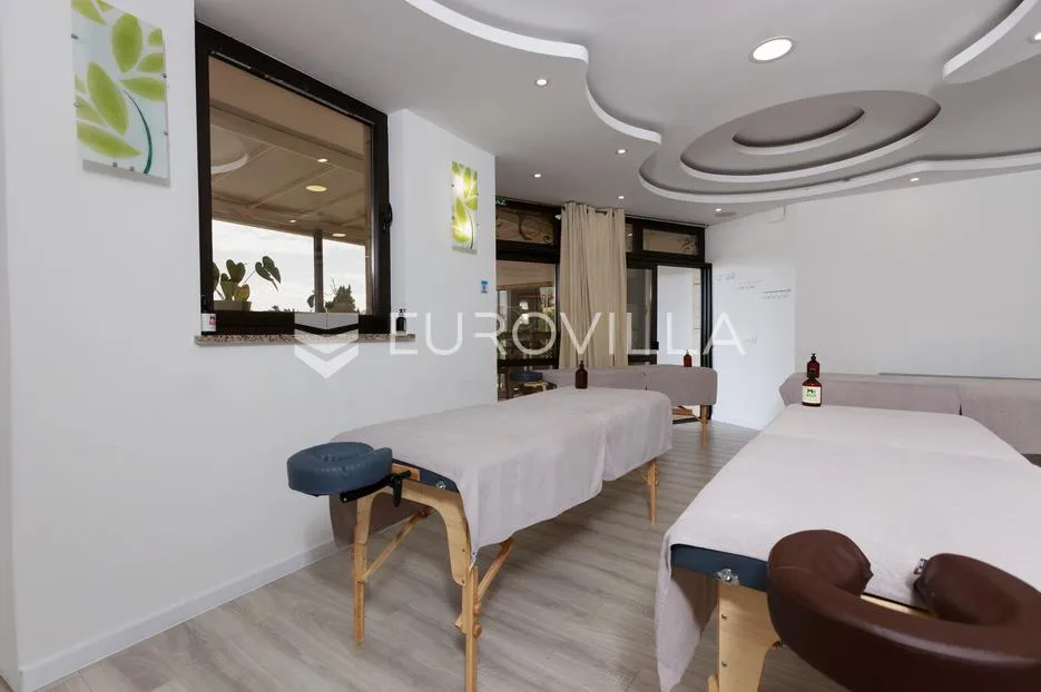 opatija, volosko, reprezentativan poslovni prostor, terasa 100 m² - slika 10