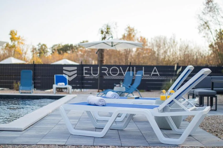 nova luksuzna vila s bazenom i vrtom u gostinjcu na otoku krku - slika 15