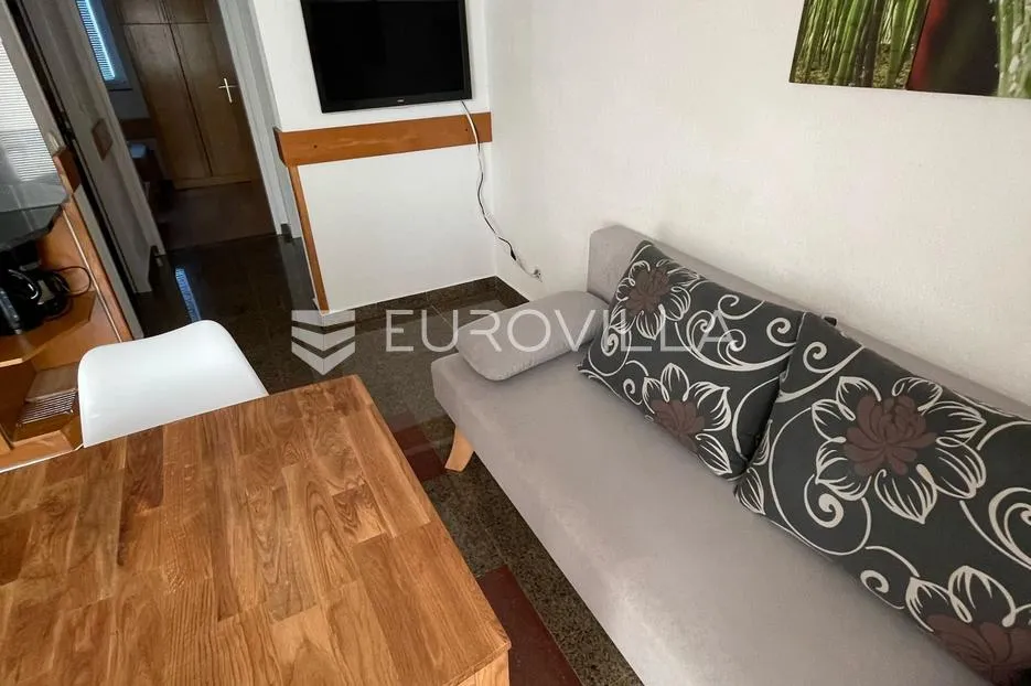 zadar, vrsi, lijepa kuća s apartmanima i vrtom - slika 11