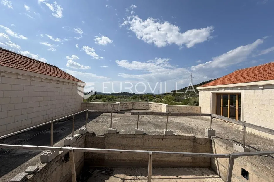 brač, nerežišća, kamena vila na prostranom imanju od 28.122 m² - slika 15