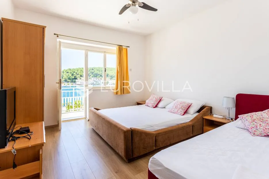drvenik, makarska rivijera, više apartmanska kuća prvi red do mora - slika 24