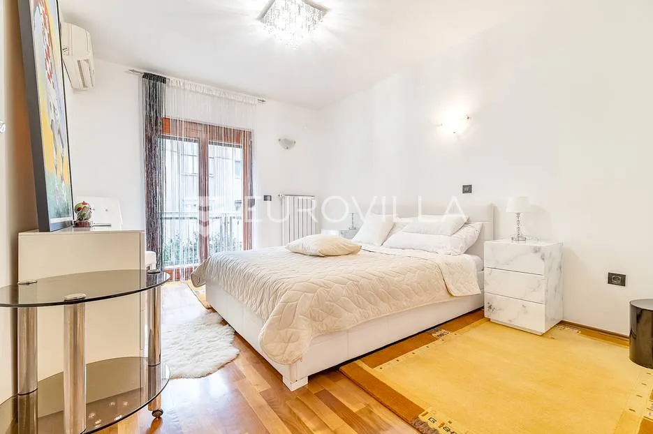 zagreb, pantovčak, uređen četverosoban 200 m2 - slika 10