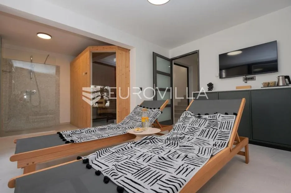 makarska, moderna vila s bazenom i lijepim pogledom - slika 9