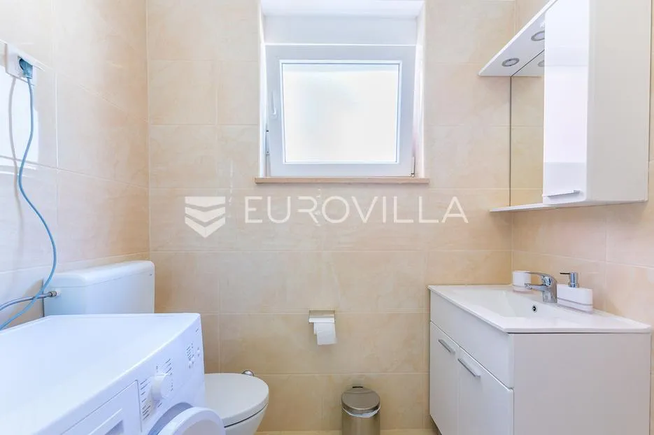 istra, medulin, velika samostojeća kuća sa 7 apartmana 100 m od mora - slika 7