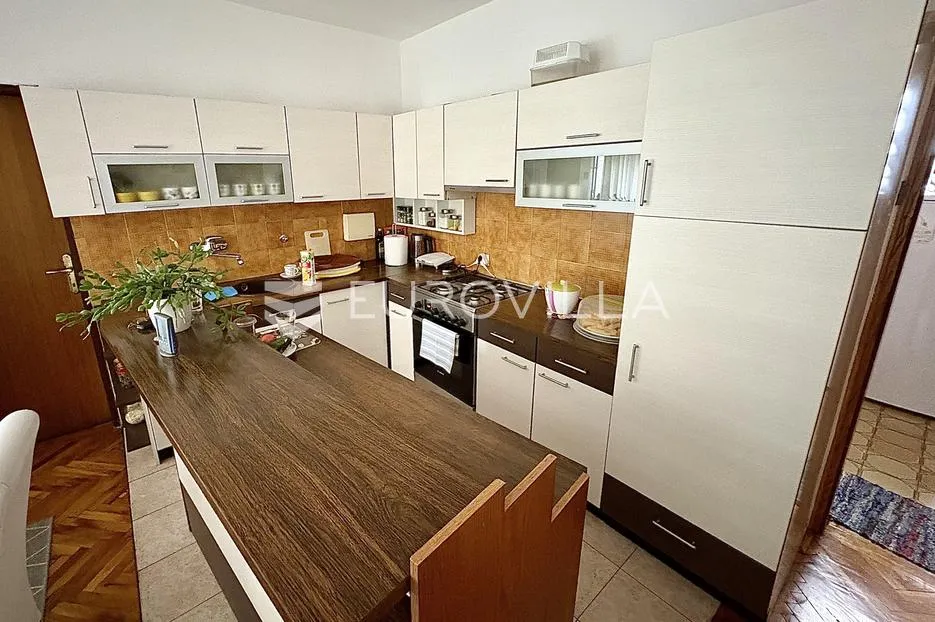 bjelovar, centar, obiteljska kuća površine 385 m² - slika 3