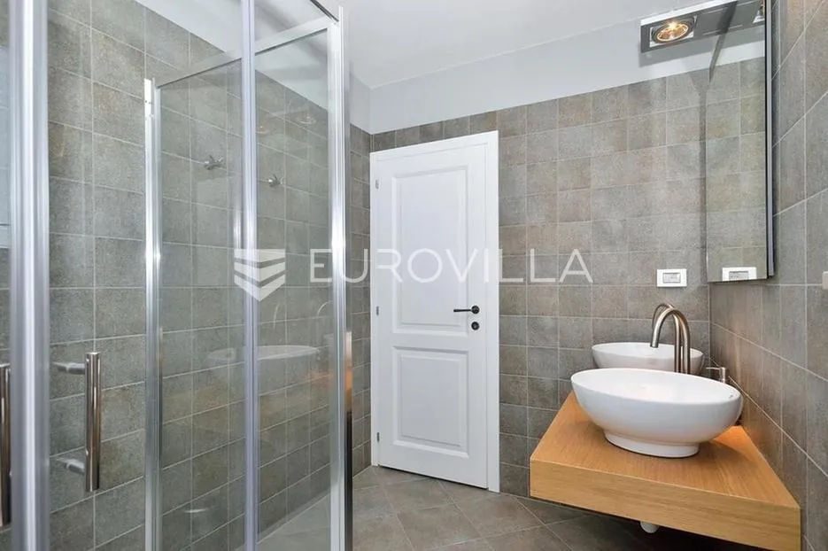 istra, poreč - moderna luksuzna vila udaljena 500 m od mora - slika 15