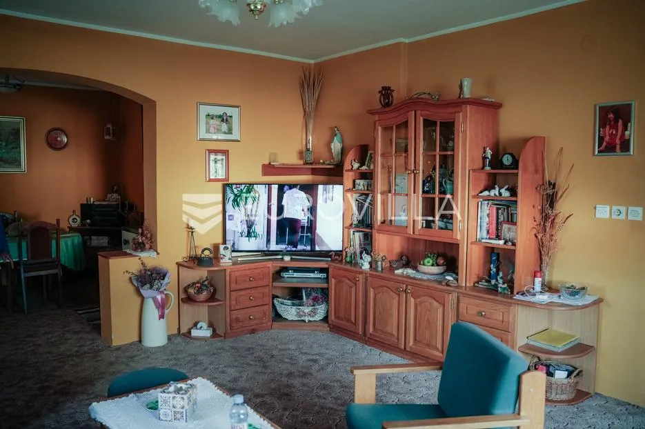 nuštar, prostrana obiteljska kuća 280 m², na zemljištu od 5684 m² - slika 12