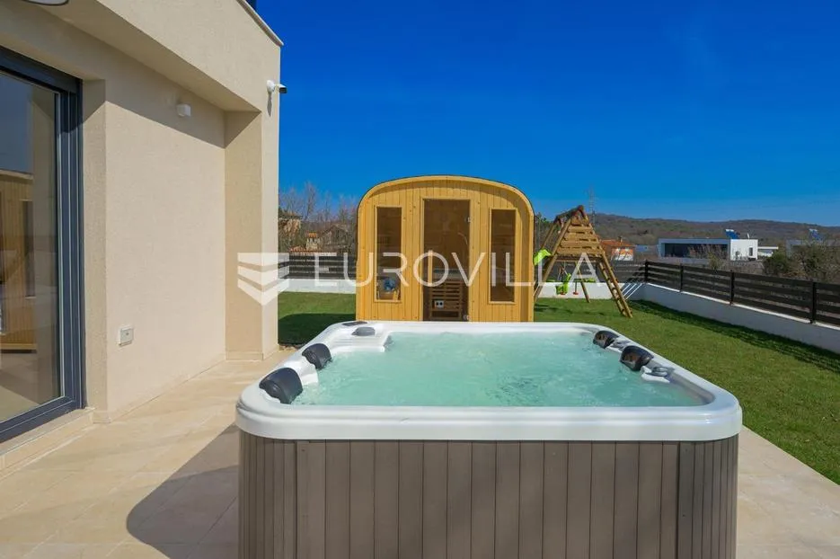 istra, rovinjsko selo, moderna kuća 210 m² s grijanim bazenom, saunom i jacuzzijem - slika 31