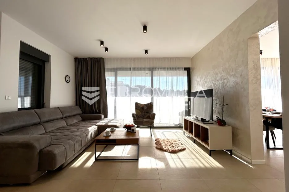 hvar, apartmanska vila sa pet uređenih apartmana - slika 9