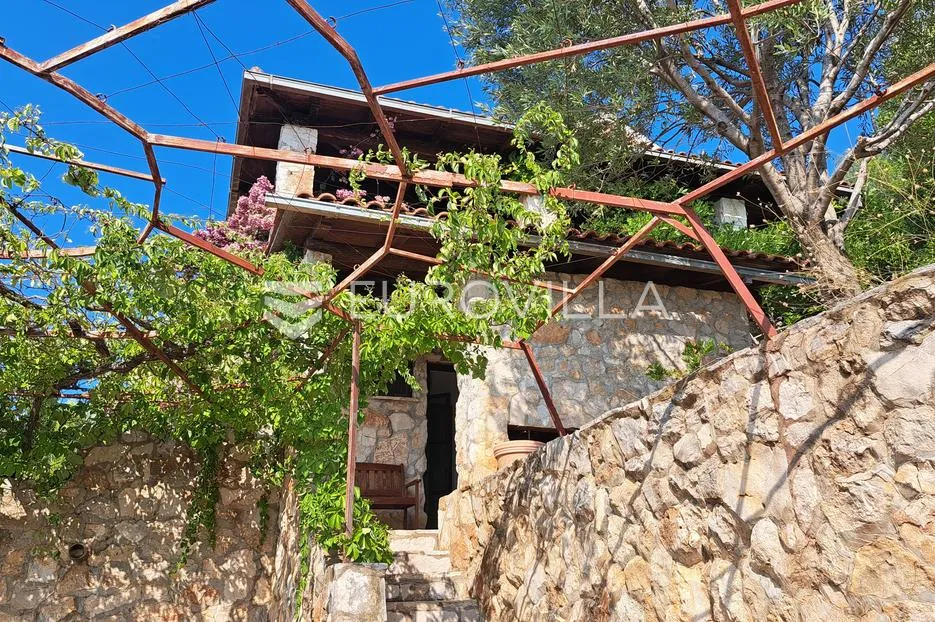 otok hvar - lijepa kamena kuća na mirnoj lokaciji - slika 9